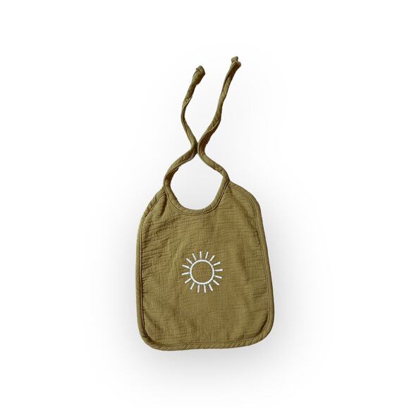 Quincy mae Embroidered Bib - Picture 1 of 3